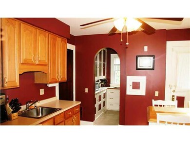 Kitchen Spacious kitchen!