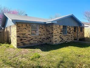 1919 Arkansas St, Gainesville, TX 76240 - photo 2