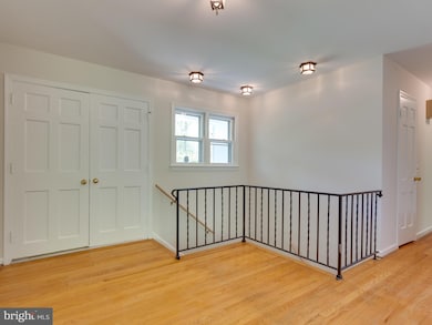 7828 Langley Ridge Rd, McLean, VA 22102 - photo 3