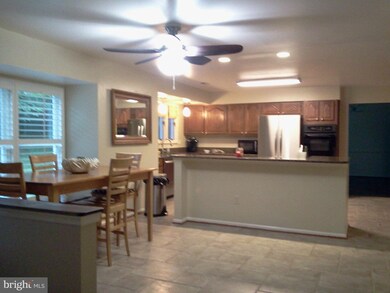 12609 Blue Mountain Ct, North Potomac, MD 20878 - photo 6