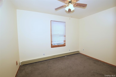 15 N Crescent Dr unit 2, Farmingdale, NY 11735 - photo 5
