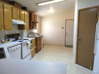 3075 Galey St, Weiser, ID 83672 - photo 5