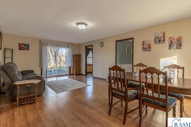 711 E Blue Earth St, Lake Crystal, MN 56055 - photo 2