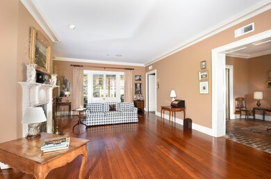 8_Living Room