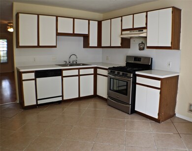 1400 Wilson Dr, Rosenberg, TX 77471 - photo 5