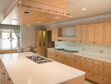 1810 Cardinal Ct, Pontiac, IL 61764 - photo 2