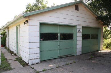 515 E 8th St, Hugoton, KS 67951 - photo 2