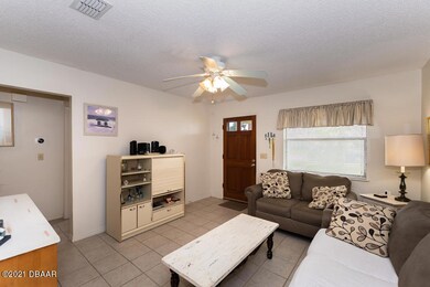 Living room 3
