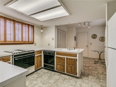 11308 Benttree Cir, Oklahoma City, OK 73120 - photo 6