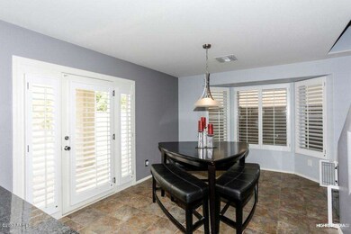 Dine in Kitchen