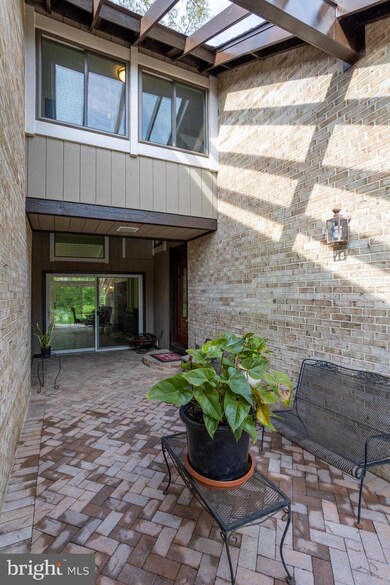 5332 Black Oak Dr, Fairfax, VA 22032 - photo 3