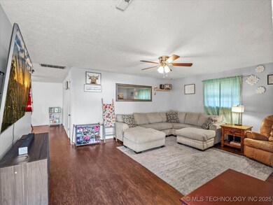 208 N Chambers Trail, Claremore, OK 74017 - photo 7