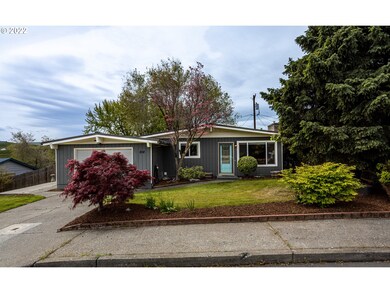 914 E 18th St, the Dalles, OR 97058 - photo 7