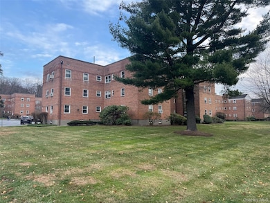 Tappan Manour Condominium unit N9, Tarrytown, NY 10591 - photo 2