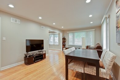 1166 Oakwood Ave, Des Plaines, IL 60016 - photo 2