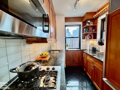 305 E 72nd St unit PHC, New York, NY 10021 - photo 5