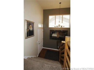 Entry/Foyer.