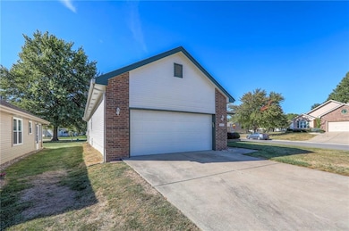 1053 SW 8th Cir, Lees Summit, MO 64081 - photo 6