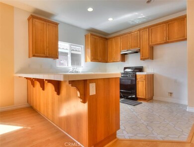 Kitchen & breakfast bar to left.