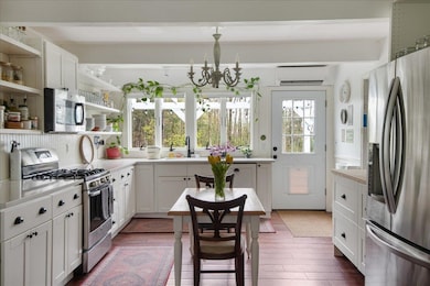 Kitchen (owner's side)