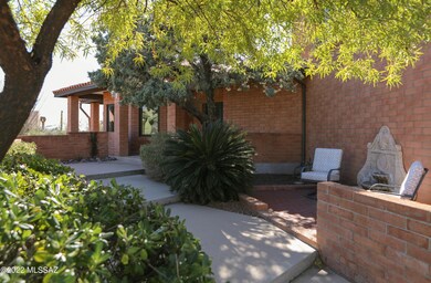 Cordoba - Front Walkway