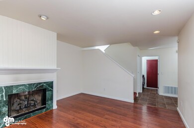 10711 Commodore Dr Anchorage-large-003-L