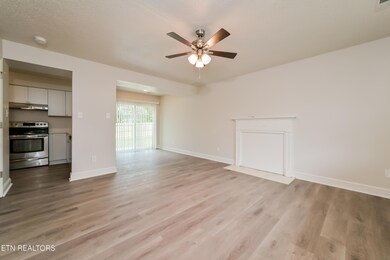 7218 Ashford Glen Dr, Knoxville, TN 37918 - photo 2