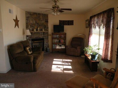 475 Daisy Dr, New Holland, PA 17557 - photo 7