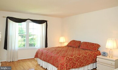 2245 Arden St, Dunn Loring, VA 22027 - photo 2