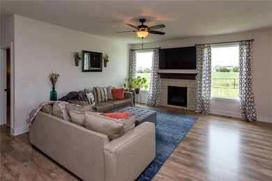 9804 Marnewood Dr, Johnston, IA 50131 - photo 4