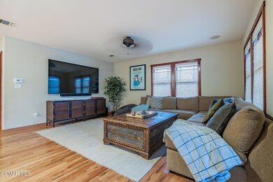 22030 Velicata St, Woodland Hills, CA 91364 - photo 4