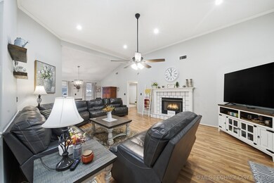 1101 N Navajo St, Chouteau, OK 74337 - photo 7