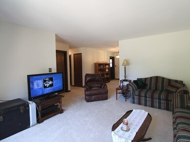 1081 Adobe Dr unit 4, Aurora, IL 60506 - photo 5