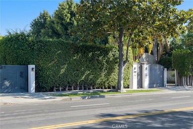 Front Street view of property