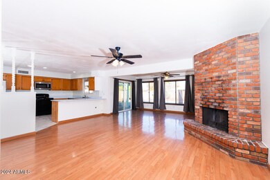 320 E Ellis Dr, Tempe, AZ 85282 - photo 4