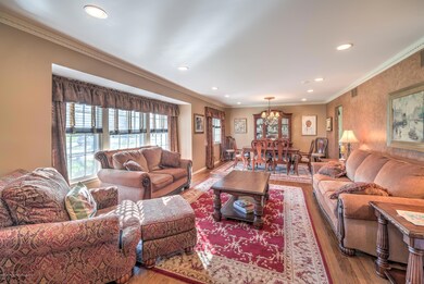 004_LIVING ROOM