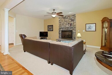 25646 S Village Dr, Chantilly, VA 20152 - photo 7