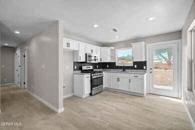 11721 Valle Del Paseo Dr unit A, Socorro, TX 79927 - photo 7