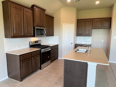 913 Beverly Dr, Cleburne, TX 76033 - photo 6