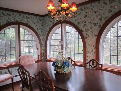 Dining room/ Sunroom