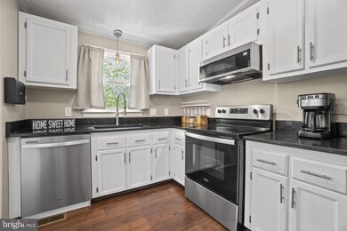 18900 Red Oak Ln, Triangle, VA 22172 - photo 4