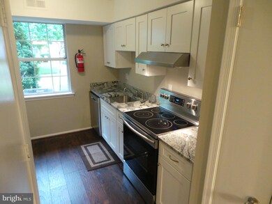 3050 Harbour Dr unit 3050, Palmyra, NJ 08065 - photo 4