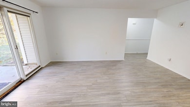 12199 Chaucer Ln, Woodbridge, VA 22192 - photo 6