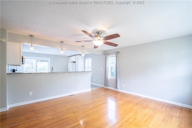 836 Walters Rd, Charleston, WV 25314 - photo 4