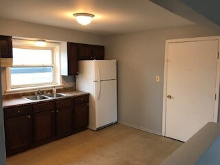 1318 E Roosevelt Rd unit 6, Wheaton, IL 60187 - photo 3