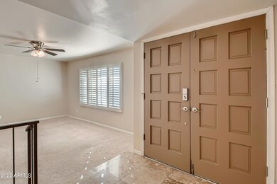 5-307252446-07 Foyer