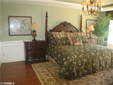 Master Bedroom - Large Master Bedroom w/ hardwood 