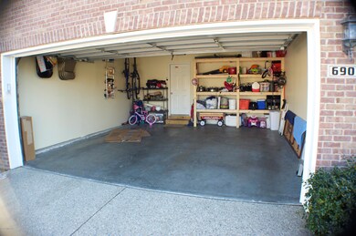 6907 Garage
