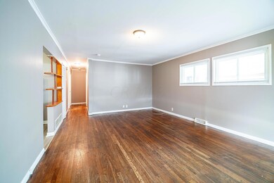 939 Bryon Ave-6
