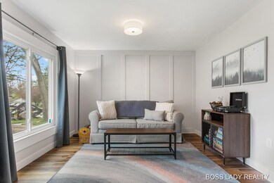 20-web-or-mls-859 Coldbrook St NE, Grand